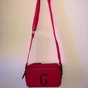 Guess bag that’s great if you want to add a pop of color to outfits!